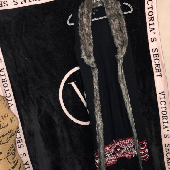 Sleeveless Cardigan - Picture 2 of 7